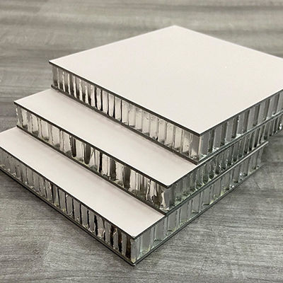 Pareti esterne rivestimento di edifici pannello di facciata piastrelle di calcare bianco alluminio pannelli di pietra nido di miele con decorazione in foglio